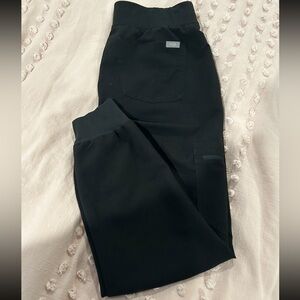 Women’s FIGS Zamora jogger scrub pants. petite small. black.